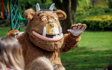 Gruffalo entertainer during Egg Rolling event.