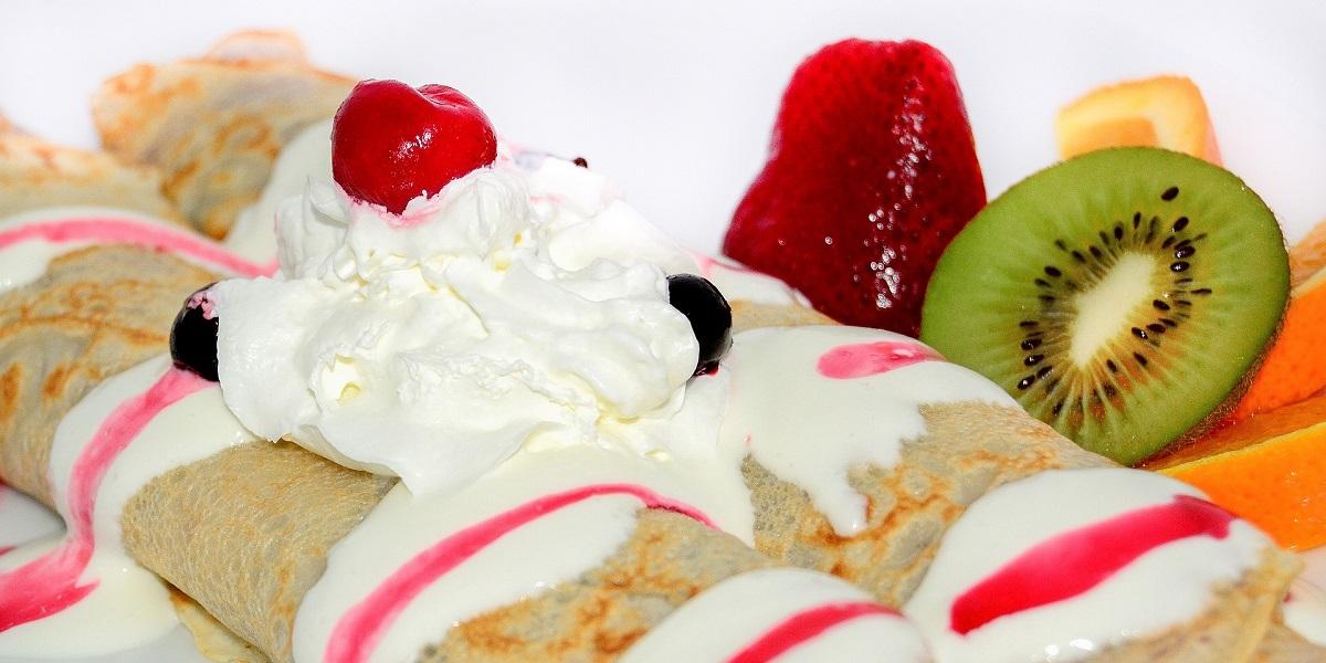 Pancakes with ice cream and fruit Pancakes with ice cream and fruit