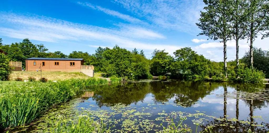 Holiday lodge by lake