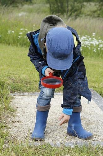 Child with magnifying glass