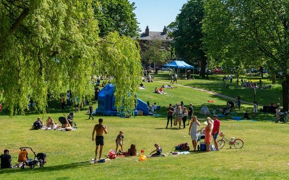 People relaxing on Winckley Square 