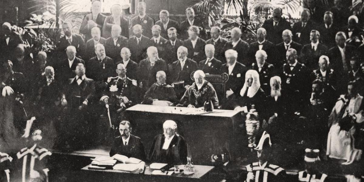 Historical photograph of the opening of the Guild Court in 1902.