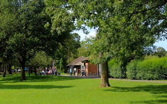 Queue for Rosemary in the Park Cafe on Moor Park.