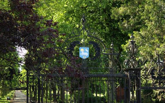 Entrance gates to Haslam Park, with Preston coat of arms.