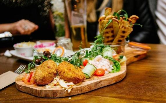 1842 Restaurant and Bar sharing platter.