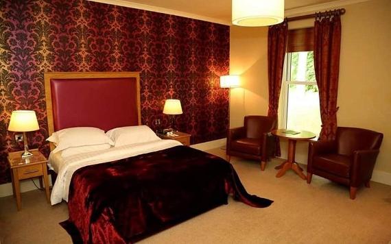 Farington Lodge traditionally decorated double hotel room.