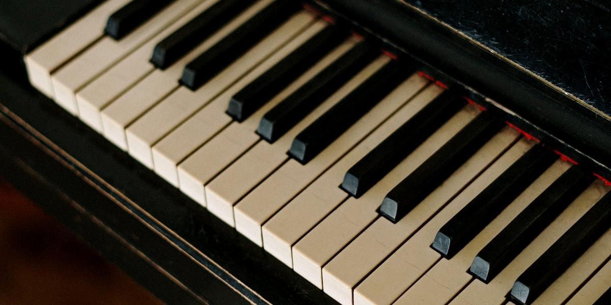 Close up of piano keys.